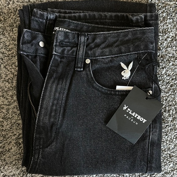 PLAYBOY - Picture 3 of 4